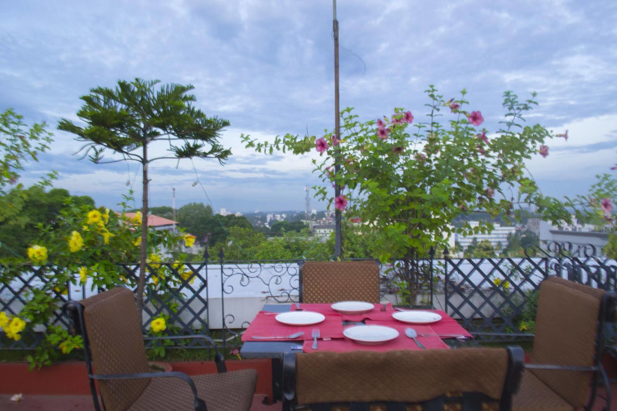 Hotel Pankaj Thiruvananthapuram ภายนอก รูปภาพ